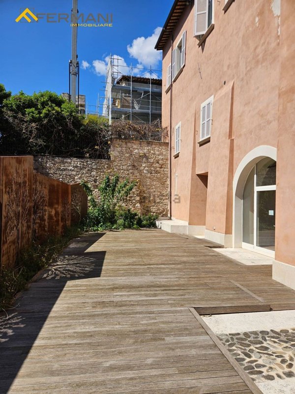 negozio in affitto ad Ascoli Piceno in zona Centro Storico