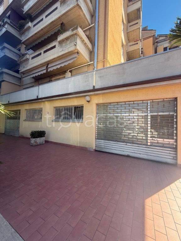 negozio in affitto ad Ascoli Piceno