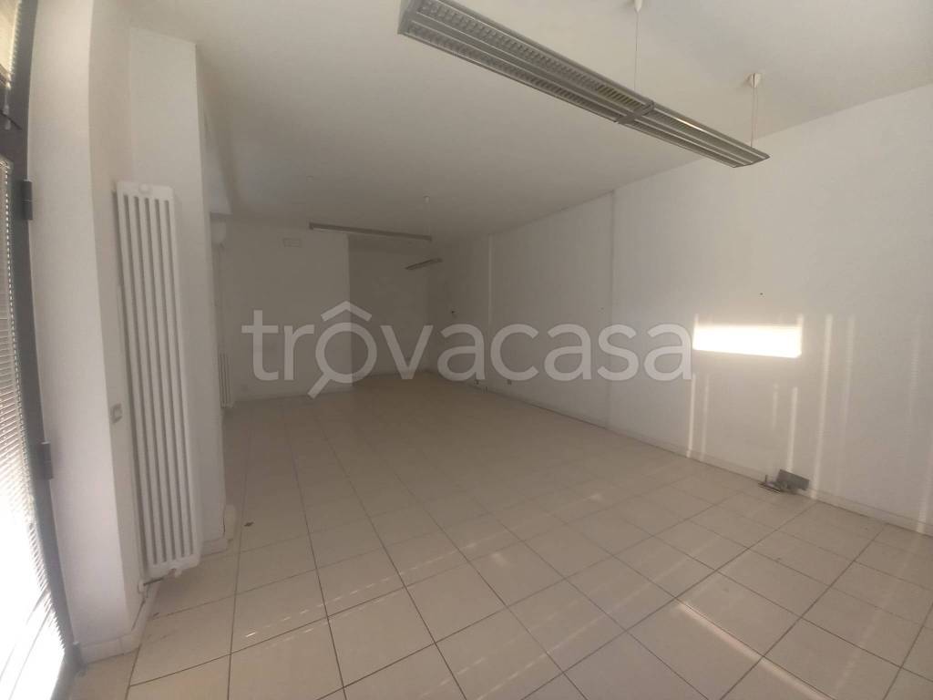 negozio in affitto ad Ascoli Piceno in zona Porta Maggiore