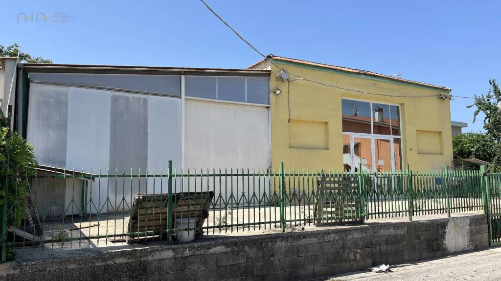 negozio in affitto ad Ascoli Piceno