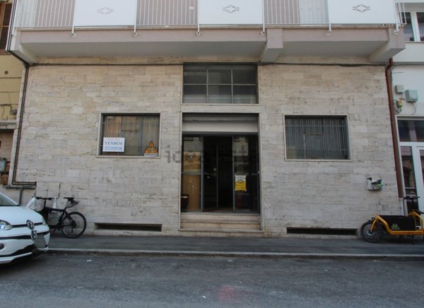 locale commerciale in affitto ad Ascoli Piceno in zona Porta Maggiore