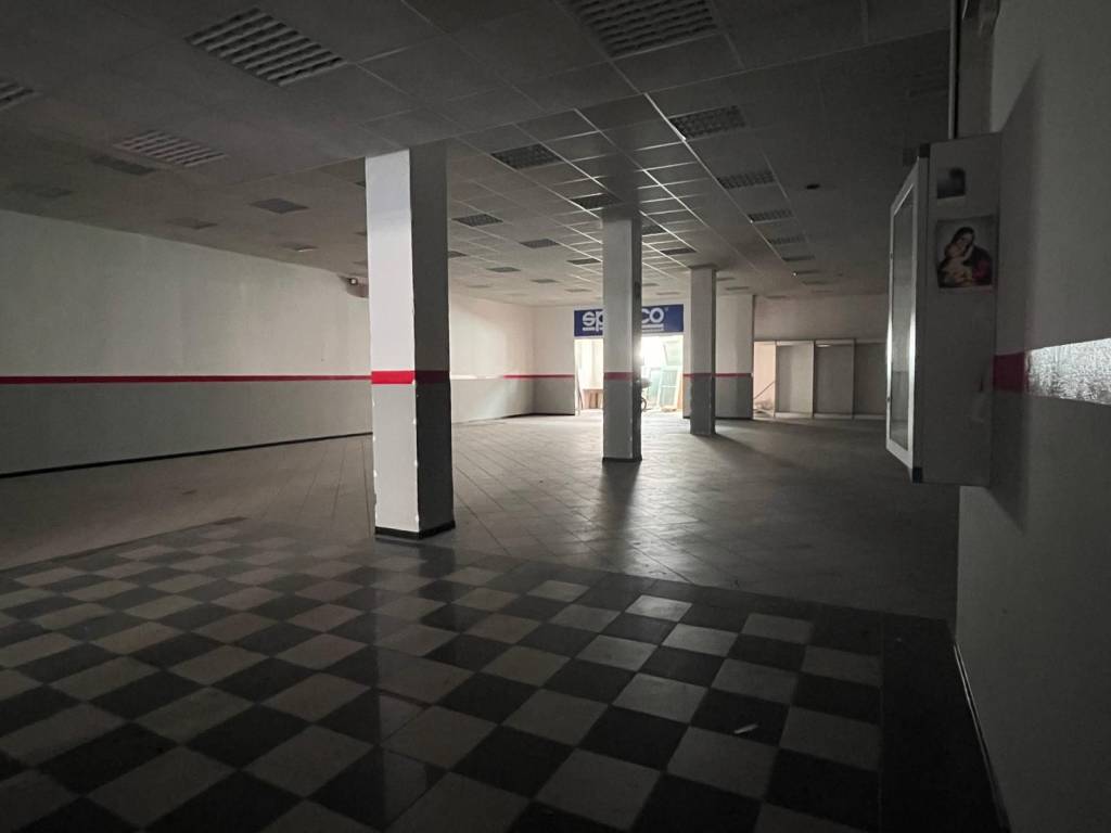 negozio in affitto ad Ascoli Piceno in zona Centro Storico