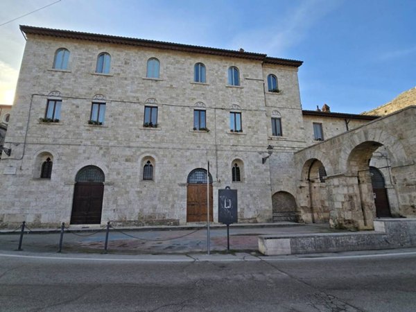 negozio in affitto ad Ascoli Piceno in zona Porta Romana