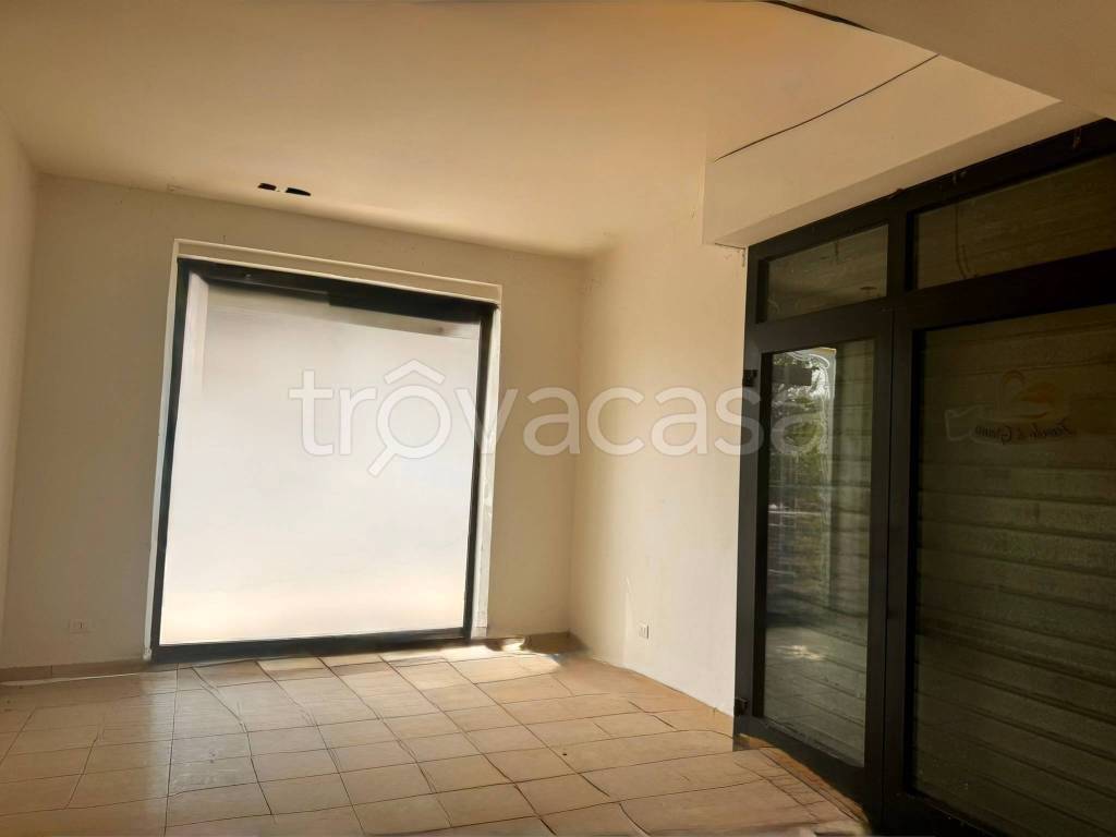 negozio in affitto ad Ascoli Piceno