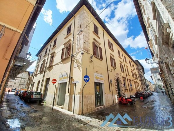 locale commerciale in affitto ad Ascoli Piceno in zona Centro Storico
