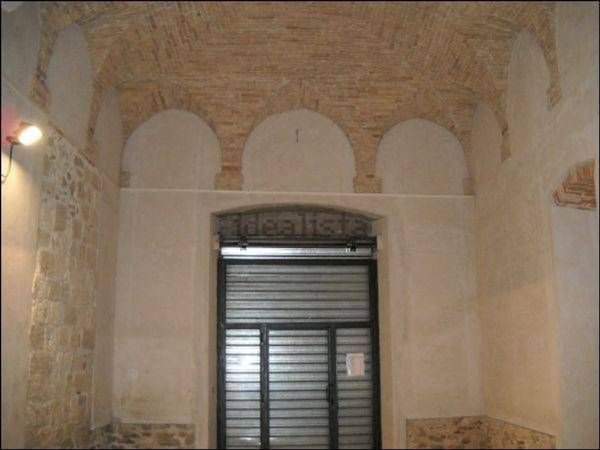 negozio in affitto ad Ascoli Piceno in zona Centro Storico