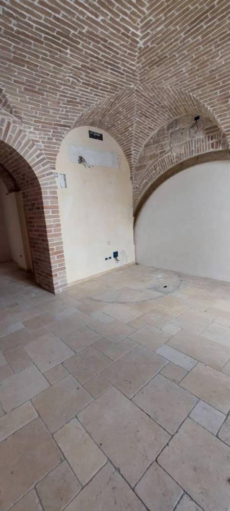locale commerciale in affitto ad Ascoli Piceno in zona Centro Storico