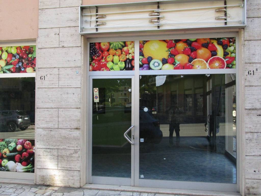 negozio in affitto ad Ascoli Piceno