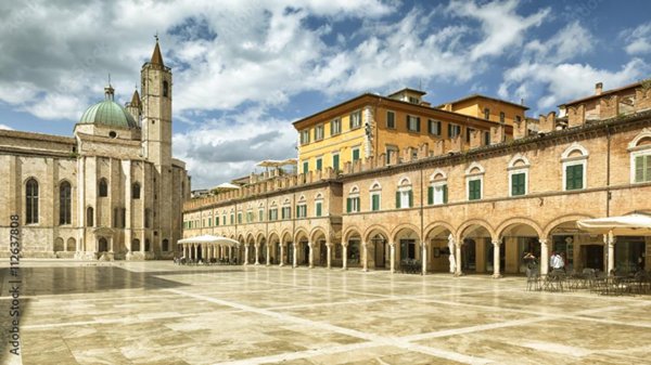 negozio in affitto ad Ascoli Piceno in zona Centro Storico