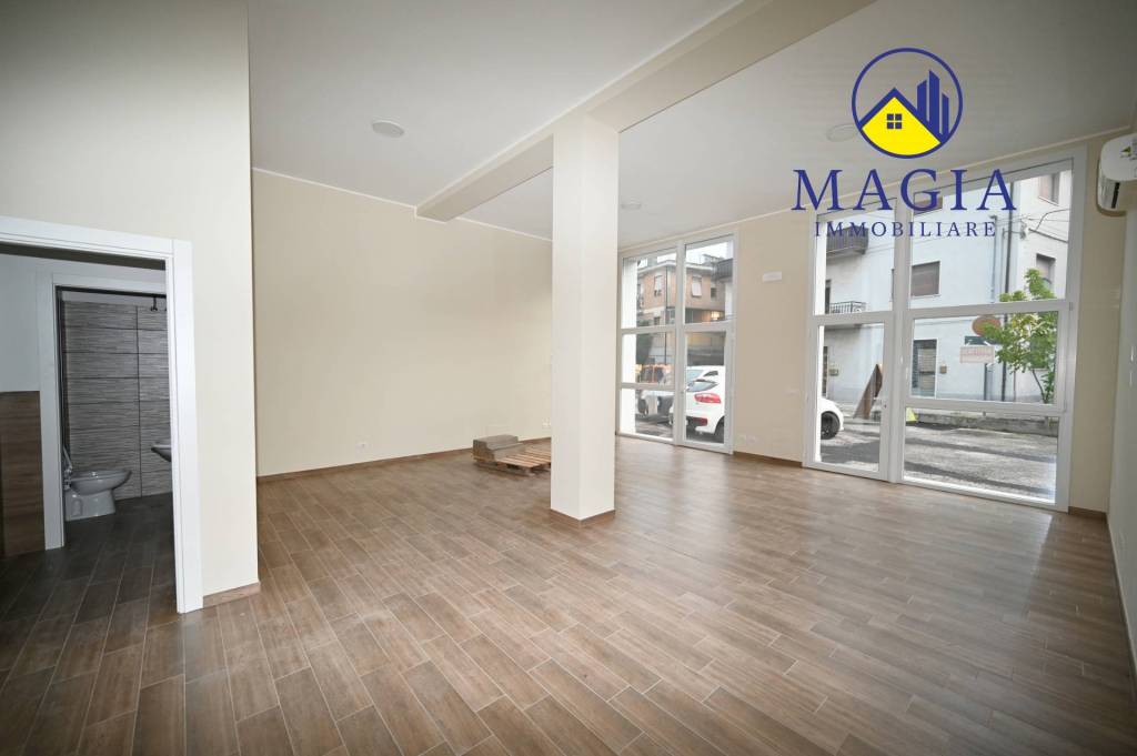 negozio in affitto a Castel di Lama