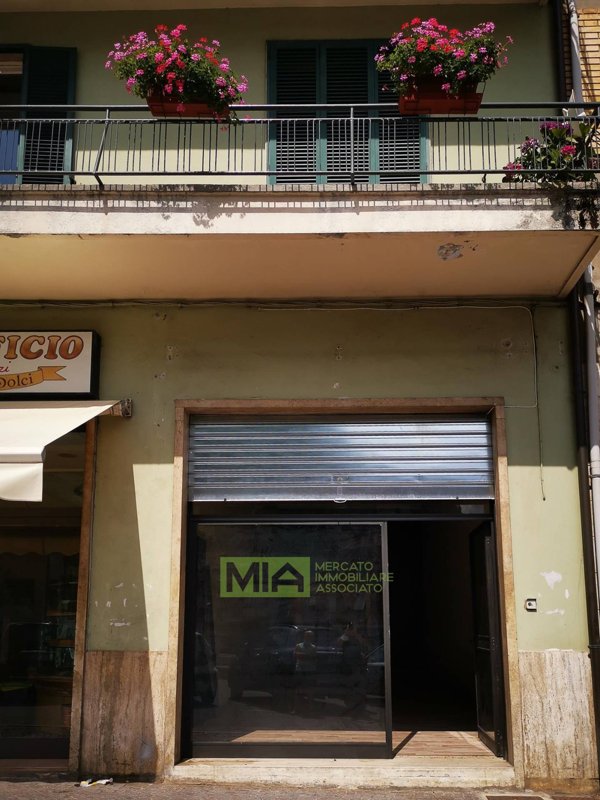 locale commerciale in affitto a Comunanza