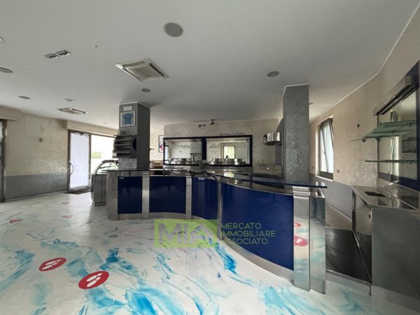 locale commerciale in affitto a Comunanza
