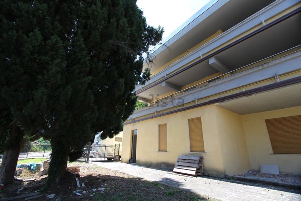 ufficio in affitto a Folignano in zona Villa Pigna