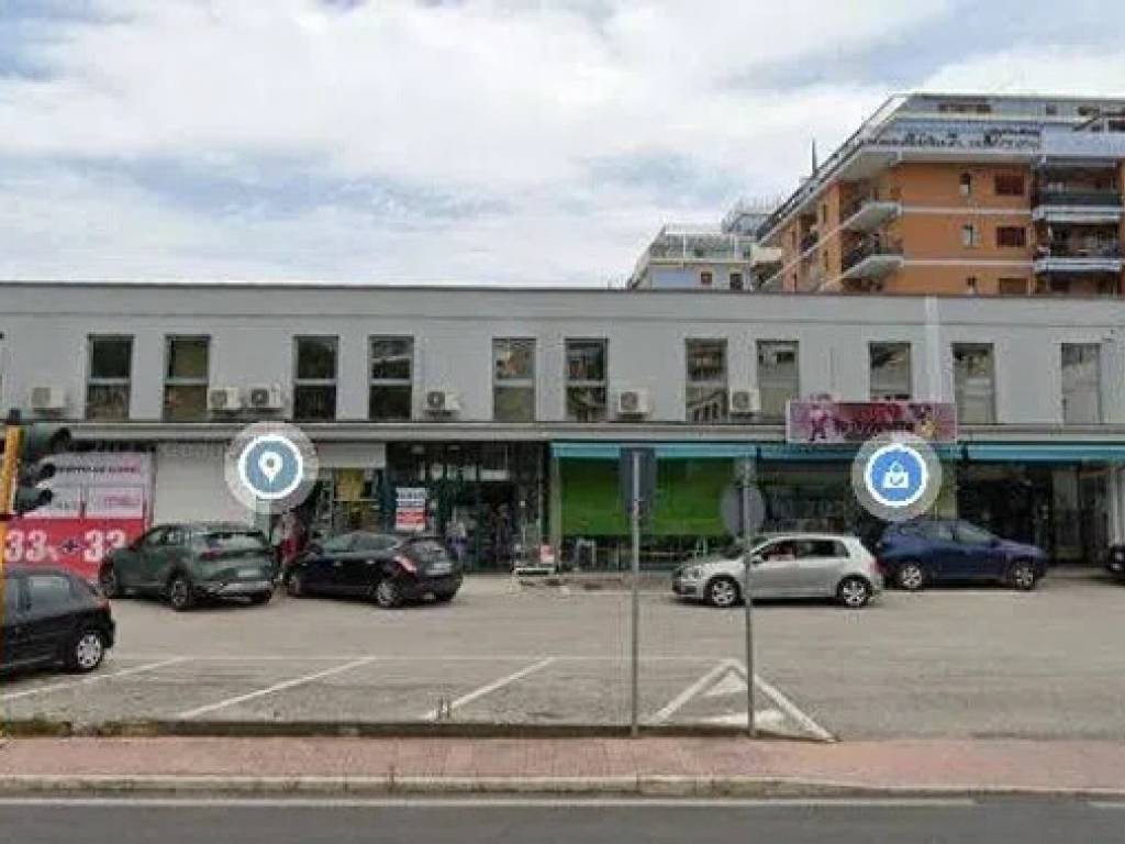 negozio in affitto a Grottammare