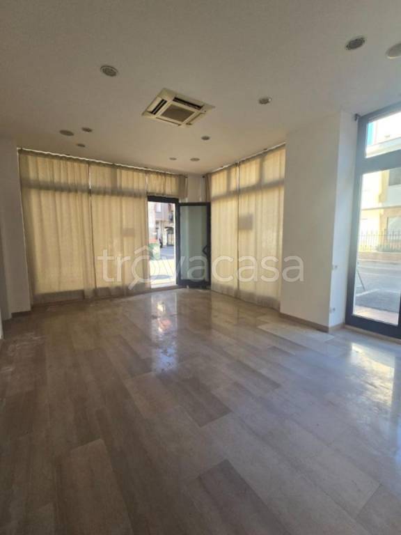 negozio in affitto a Grottammare