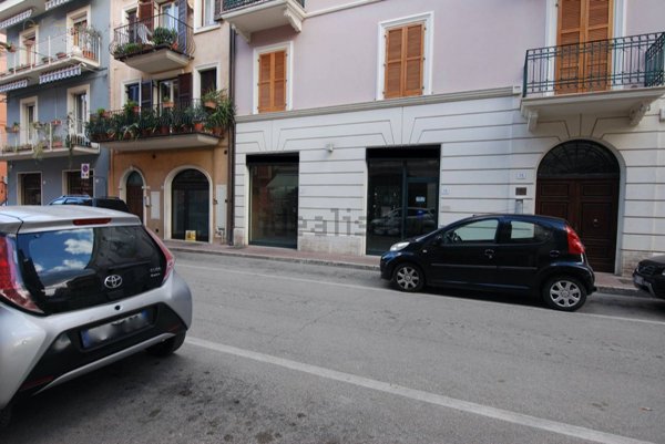 locale commerciale in affitto a Grottammare