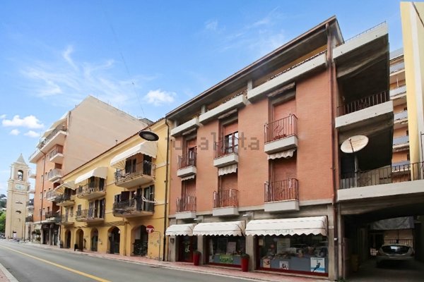 locale di sgombero in affitto a Grottammare