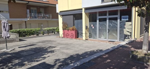 locale commerciale in affitto a Grottammare in zona Ischia