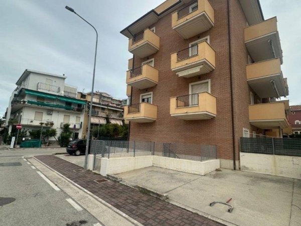 appartamento in affitto a Grottammare in zona Ischia