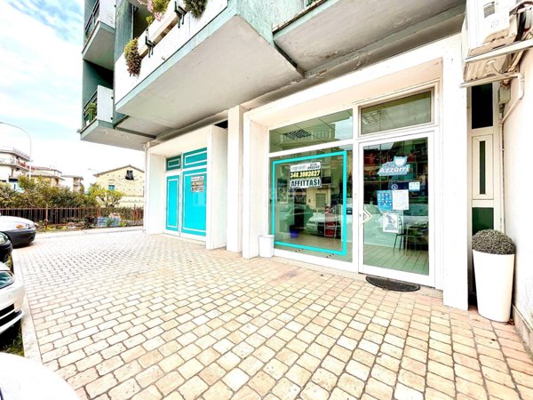 locale commerciale in affitto a Monsampolo del Tronto in zona Stella