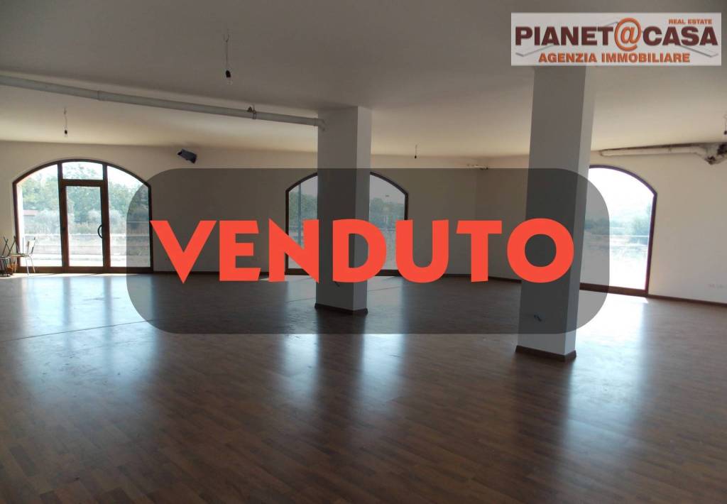 negozio in affitto a Monsampolo del Tronto in zona Stella
