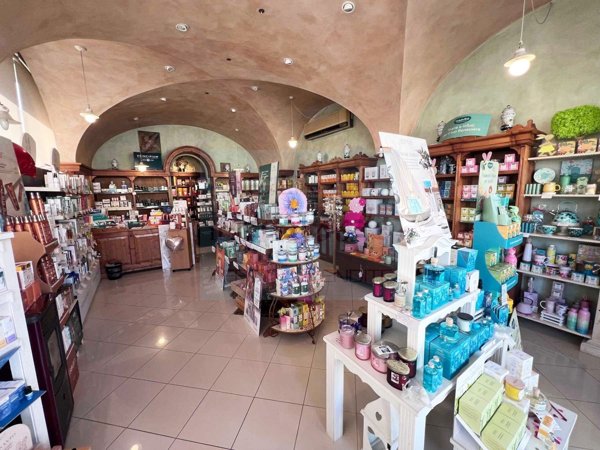 negozio in affitto a Monteprandone in zona Centobuchi