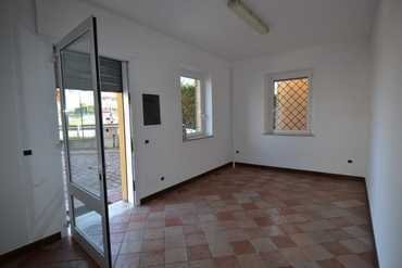 locale commerciale in affitto a Monteprandone