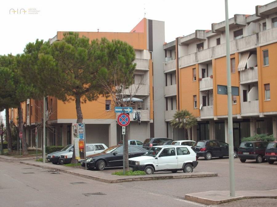 ufficio in affitto a Monteprandone in zona Centobuchi