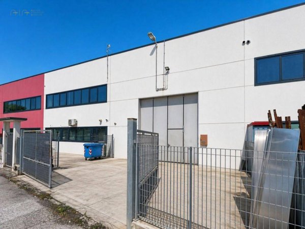locale commerciale in affitto a Ripatransone