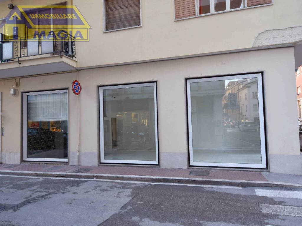 negozio in affitto a San Benedetto del Tronto