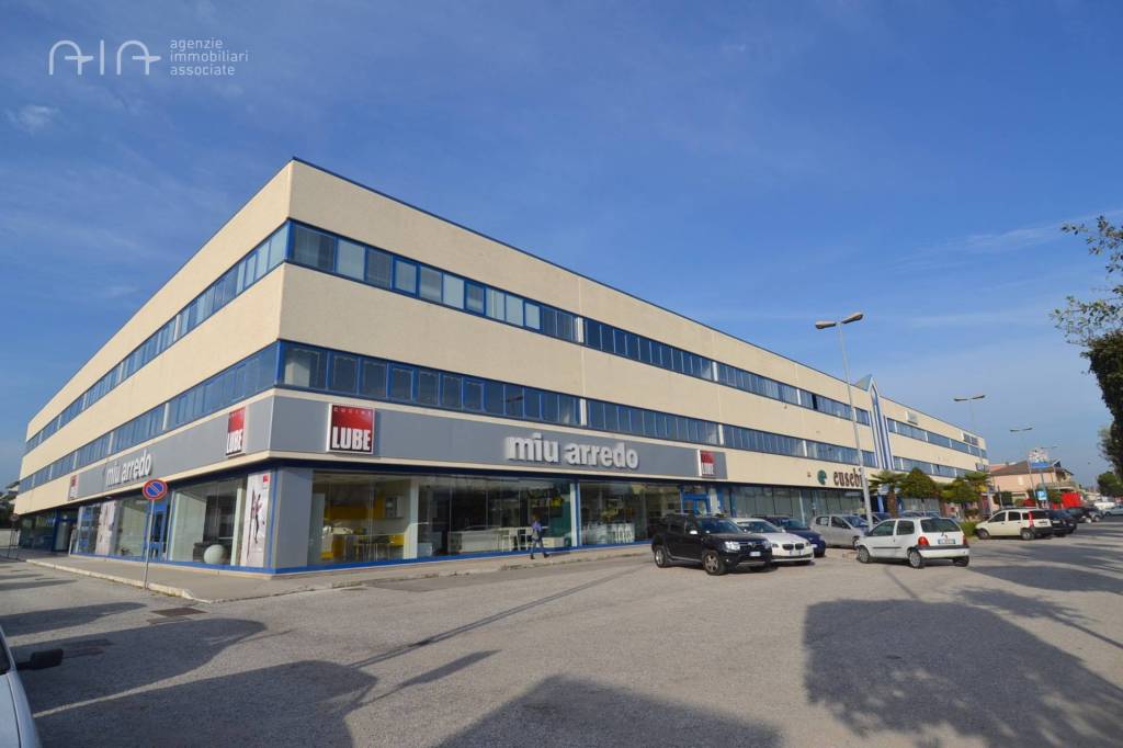 negozio in affitto a San Benedetto del Tronto