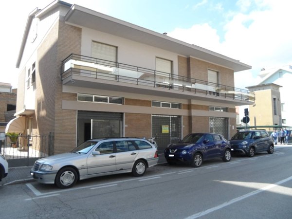 locale commerciale in affitto a San Benedetto del Tronto in zona Sentina