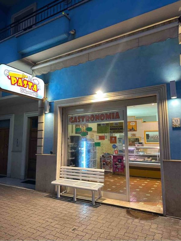 negozio in vendita a San Benedetto del Tronto in zona Sentina
