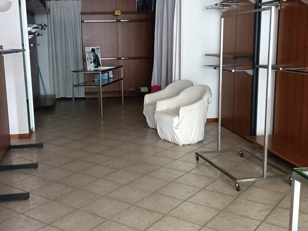 locale commerciale in affitto a San Benedetto del Tronto