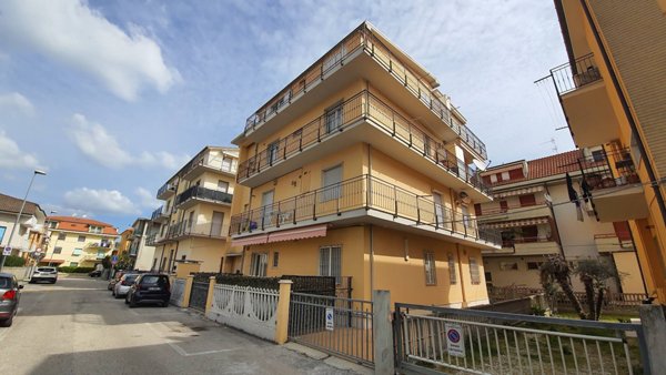 appartamento in affitto a San Benedetto del Tronto in zona Sentina