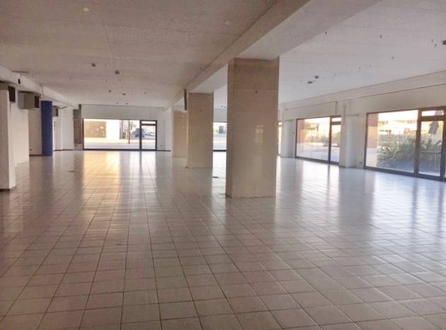 locale commerciale in affitto a San Benedetto del Tronto