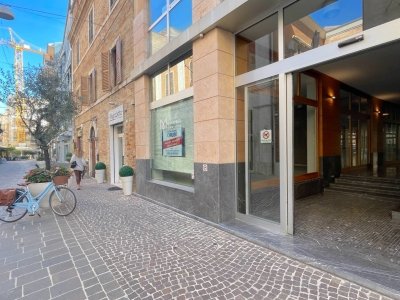 locale commerciale in affitto a San Benedetto del Tronto