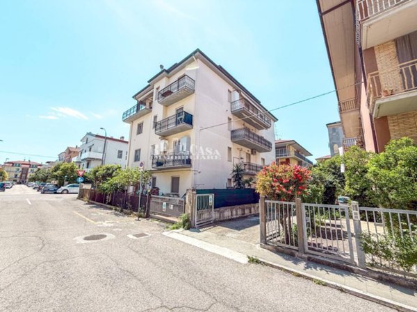 appartamento in affitto a San Benedetto del Tronto in zona Sentina