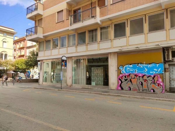negozio in affitto a San Benedetto del Tronto