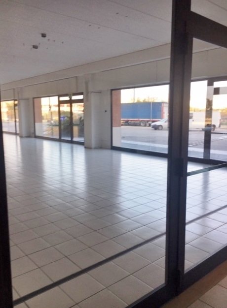 locale commerciale in affitto a San Benedetto del Tronto