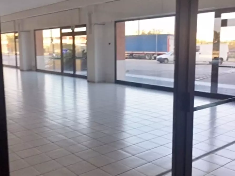 locale commerciale in affitto a San Benedetto del Tronto