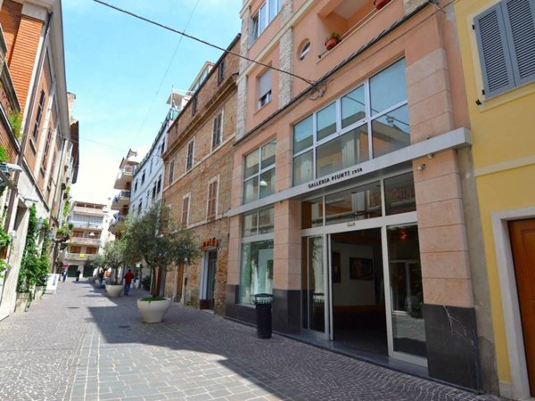 negozio in affitto a San Benedetto del Tronto