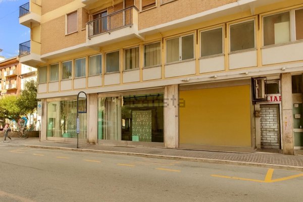 locale commerciale in affitto a San Benedetto del Tronto