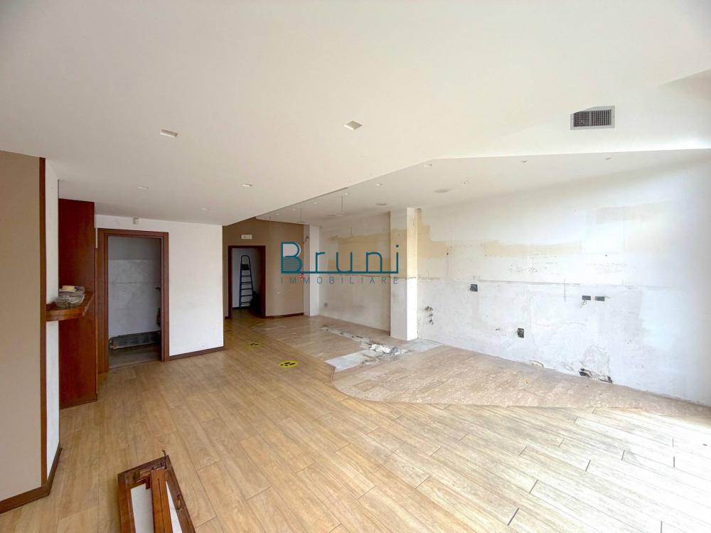 locale commerciale in affitto a San Benedetto del Tronto