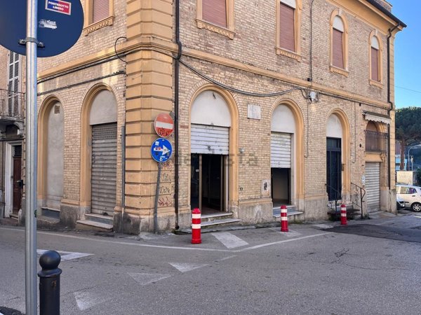 locale di sgombero in affitto a San Benedetto del Tronto