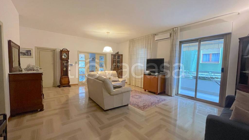 appartamento in affitto a San Benedetto del Tronto in zona Sentina