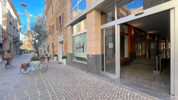 locale commerciale in affitto a San Benedetto del Tronto