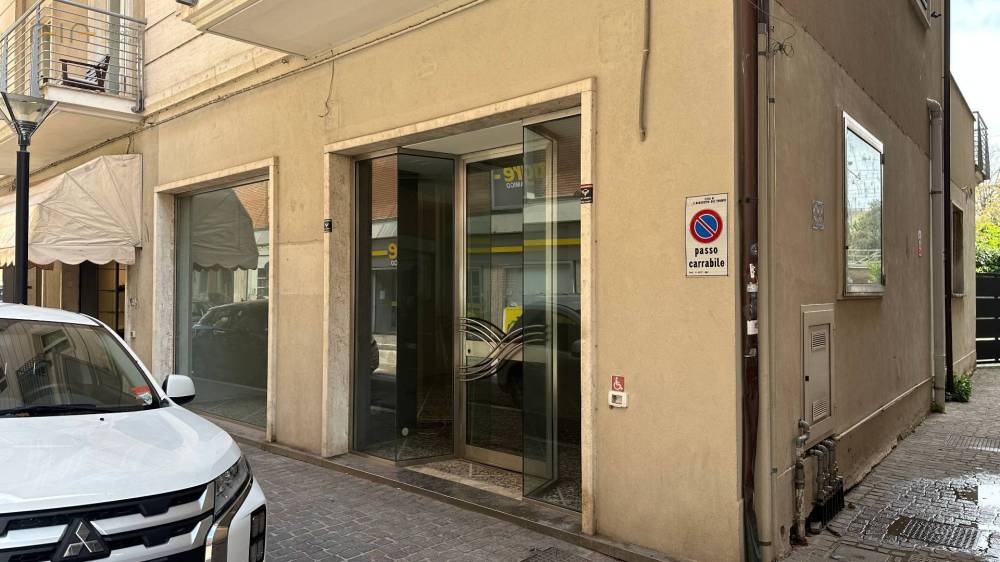 locale commerciale in affitto a San Benedetto del Tronto