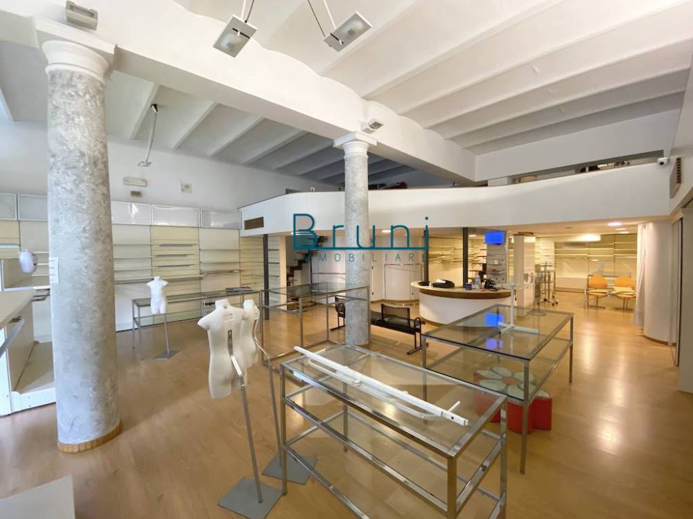 locale commerciale in affitto a San Benedetto del Tronto