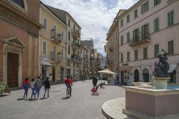 negozio in affitto a San Benedetto del Tronto